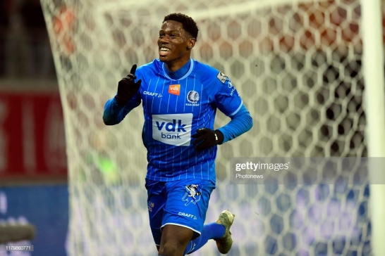 GENT, BELGIUM - NOVEMBER 3 : Jonathan David forward of KAA Gent celebrates scoring a penalty during the Jupiler Pro League match between KAA Gent and Standard de Liege in the Ghelamco Arena stadium on November 03, 2019 in Gent, Belgium, 3/11/2019 ( Photo by Nico Vereecken / Photo News via Getty Images)